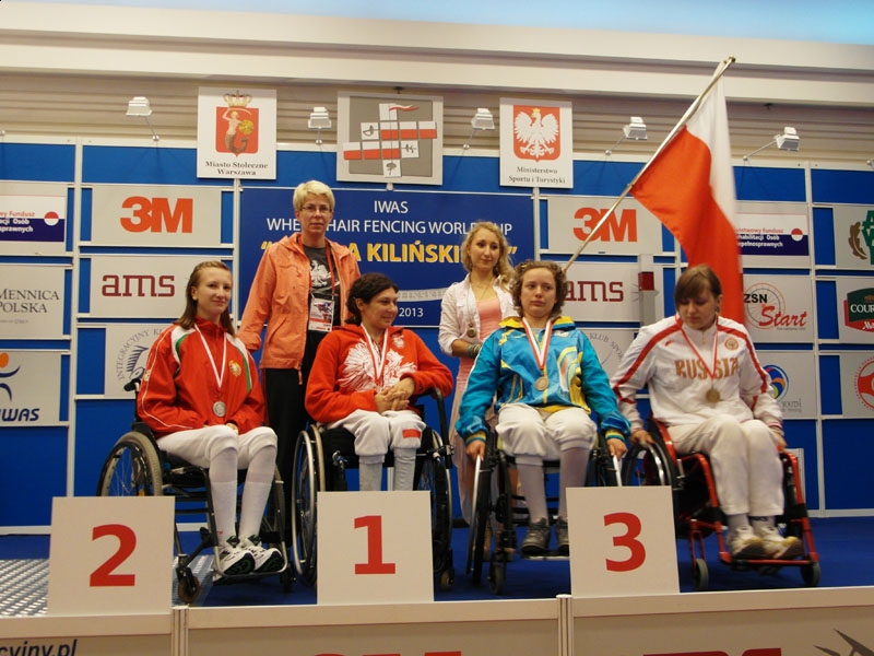 Medalistki turnieju szpadowego kat. B U-23, wśród nich Patrycja Haręza (POL) - złoty medal
