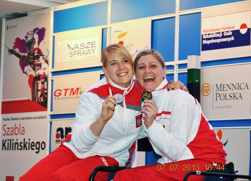 Finalistki turnieju szablowego kobiet, Marta Fidrych (srebro), Renatta Burdon (złoto)