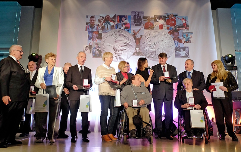 Każdy z trzydziestu finalistów Plebiscytu na sportowca z niepełnosprawnością 40-lecia otrzymał specjalny medal