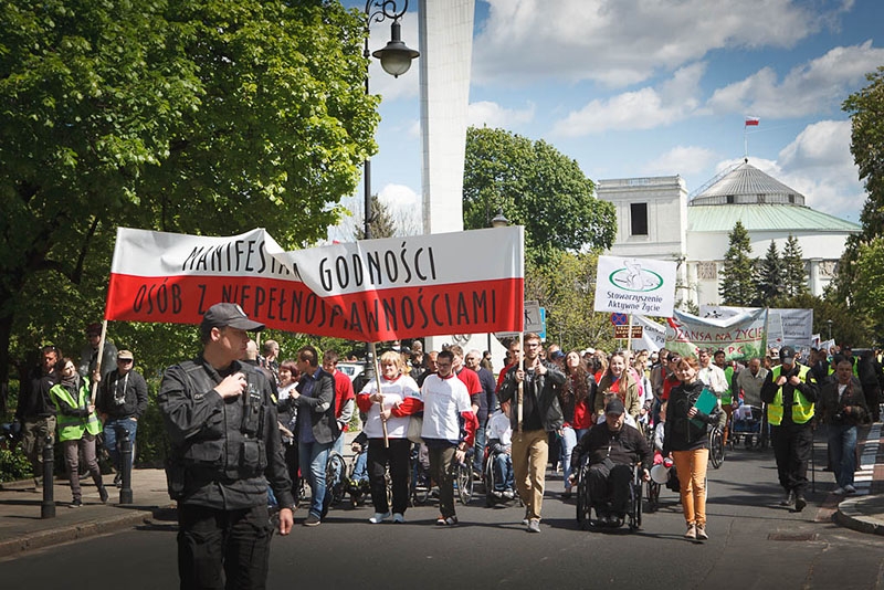 Manifestacja niepełnosprawnych i fizjoterapeutów w Warszawie