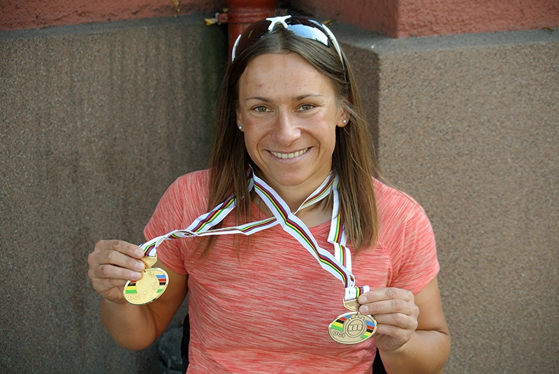 Renata Kałuża z medalami MŚ