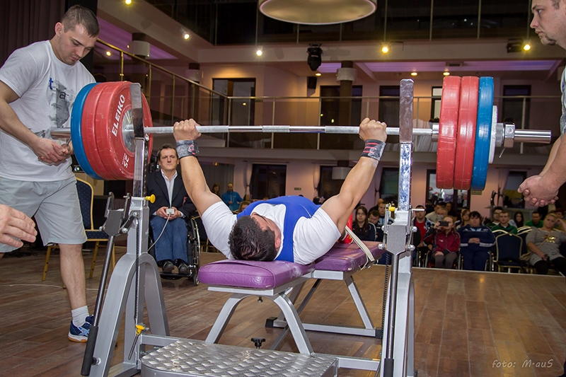 Piotr Szymeczek/Start Tarnów medalista Mistrzostw Europy, paraolimpijczyk w pierwszym podejściu do ciężaru 175 kg
