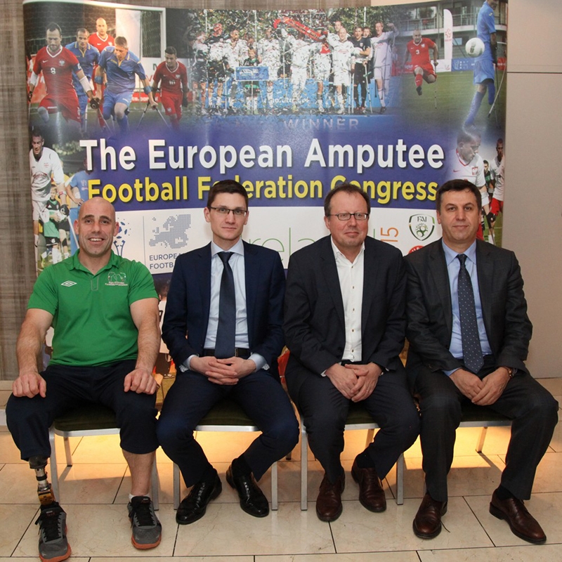 Zarząd EAFF i Patrick Gasser z UEFA