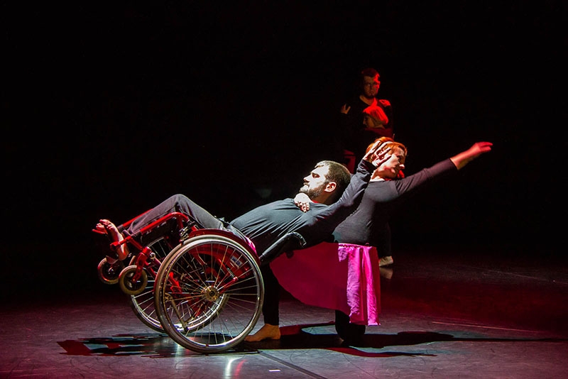 Tancerze z niepełnosprawoscią z Węgier zatańczą na scenie Teatru ROZBARK!