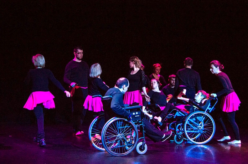 Tancerze z niepełnosprawoscią z Węgier zatańczą na scenie Teatru ROZBARK!