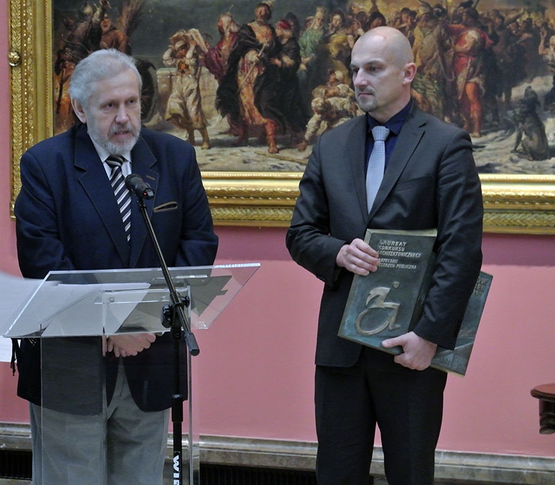 Jan Ortyl wręczył nagrodę przedstawicielowi ZIKiT-u