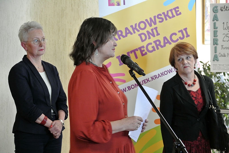 Od lewej: Elżbieta Golec-Nycz - dyrektor Biblioteki Głównej UEK, prof. dr hab. Janina Filek i Helena Maślana