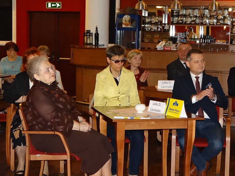 Wśród gości poseł Wojciech Król obok Hanna Pasterny reprezentująca nieobecną Lady D. 2017 Jolantę Markiewicz