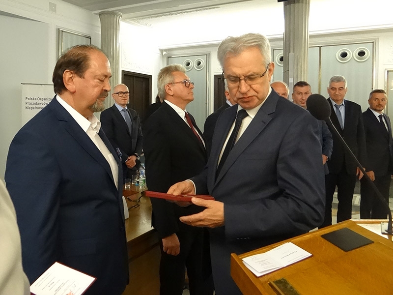 Minister Michałkiewicz wręcza odznaczenia państwowe