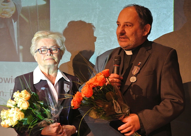 Teresa Chłosta i ks. Tadeusz Isakowicz-Zaleski