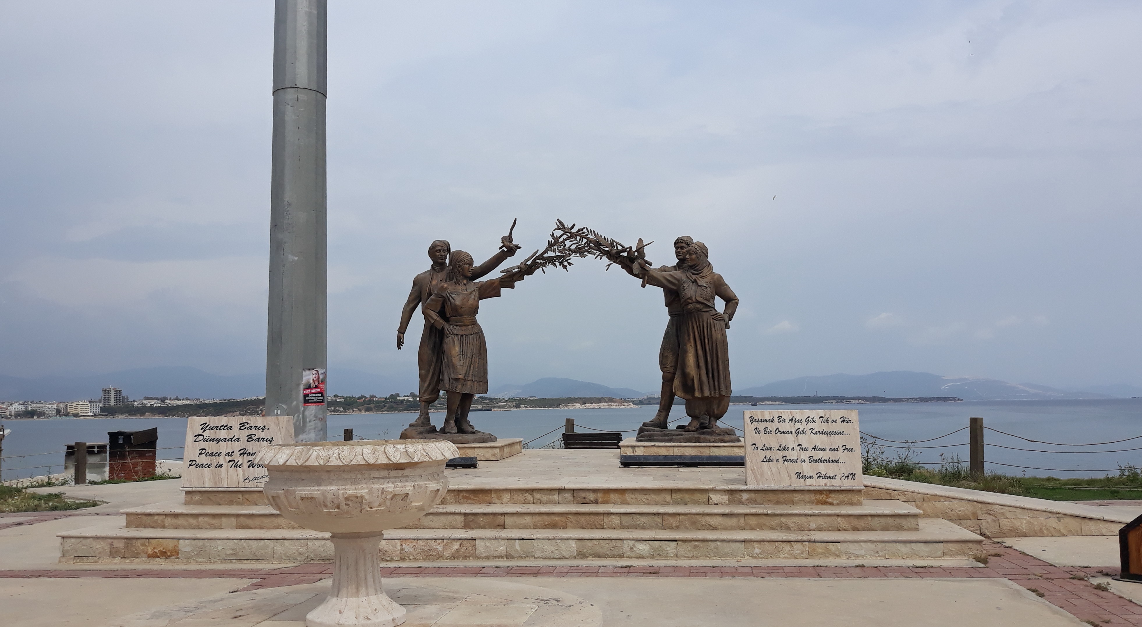 Pomnik symbolizujący braterstwo w Didim