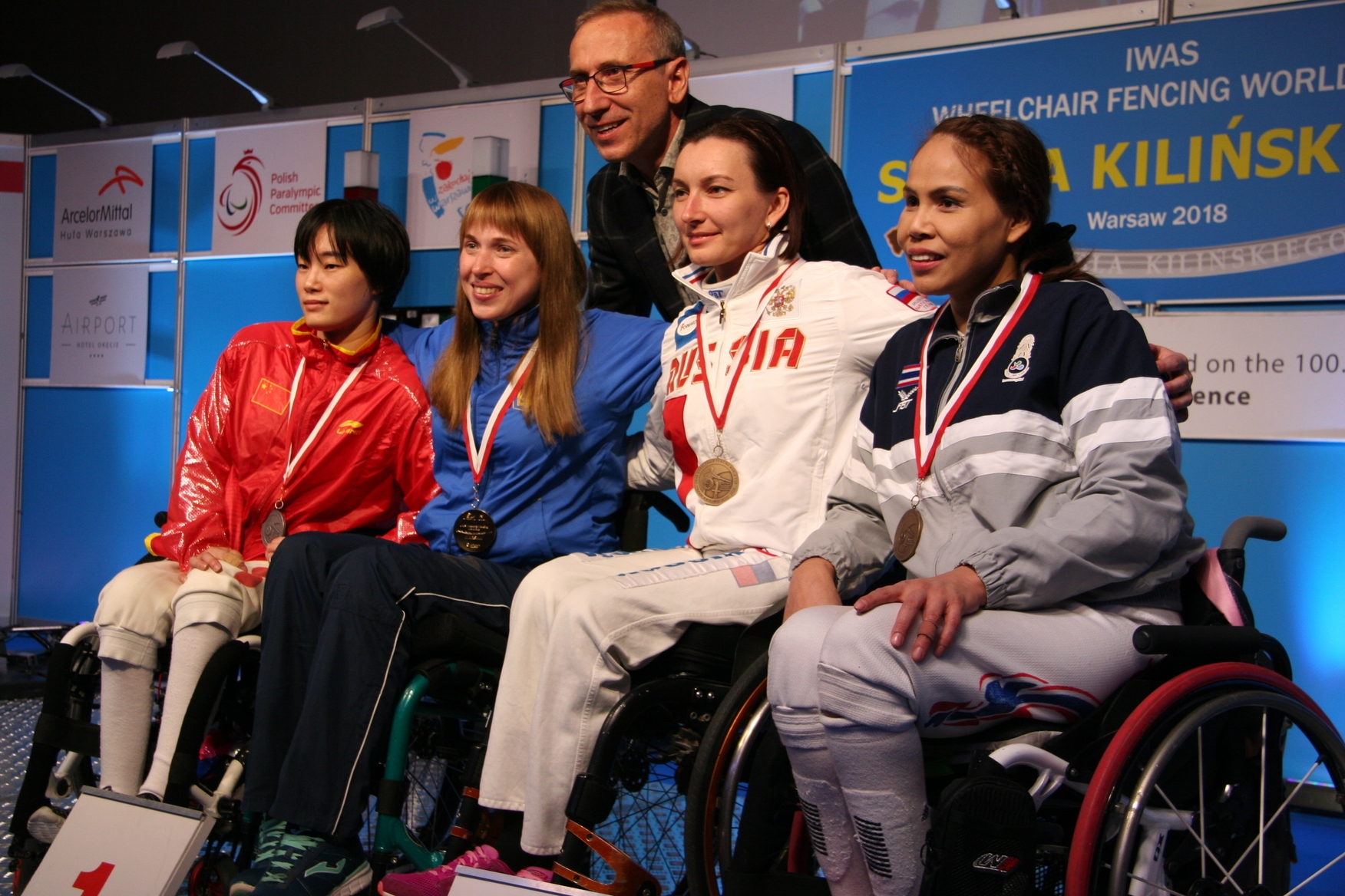 Tadeusz Nowicki z medalistkami