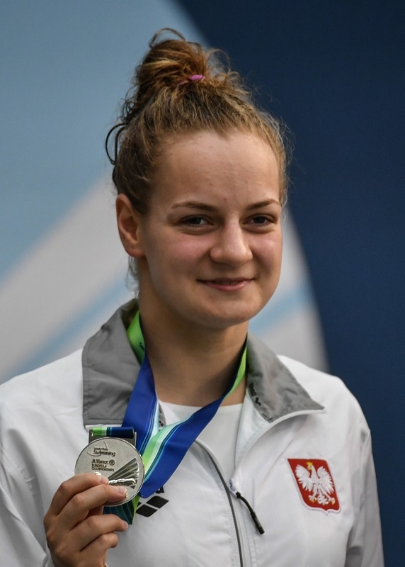 Oliwia Jabłońska z medalem