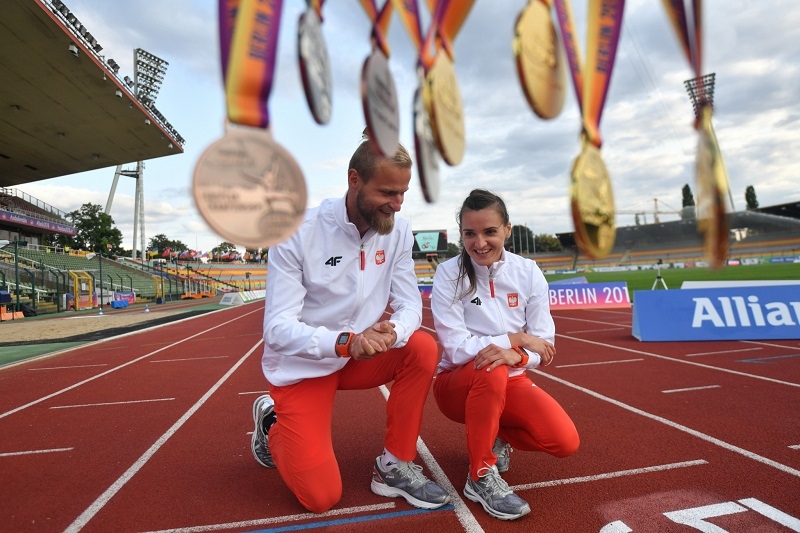 Joanna Mazur i Michał Stawicki z kolekcją berlińskich medali