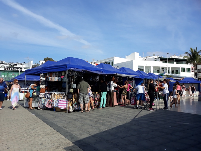 Na bazarze w Puerto del Carmen