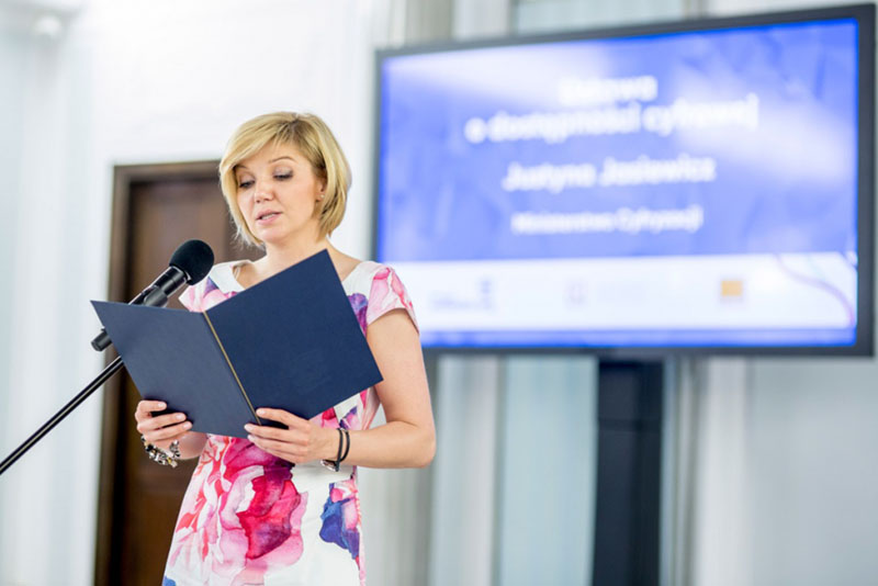 Justyna Jasiewicz prezentująca założenia Ustawy o dostępności cyfrowej