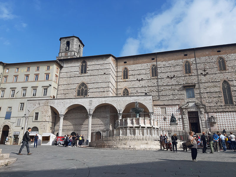 Katedra San Lorenzo i fontanna Maggiore w Perugii