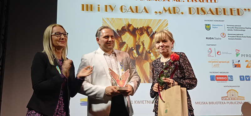 Ewa Sprus (z lewej) i laureaci Górnośląskiego Złotego Serca