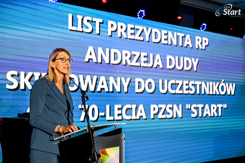 Doradca prezydenta RP, Paulina Malinowska-Kowalczyk, odczytuje list Andrzeja Dudy skierowany do uczestników Gali