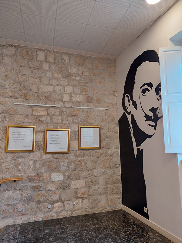 Na wystawie prac Salvadora Dali w Dubrowniku