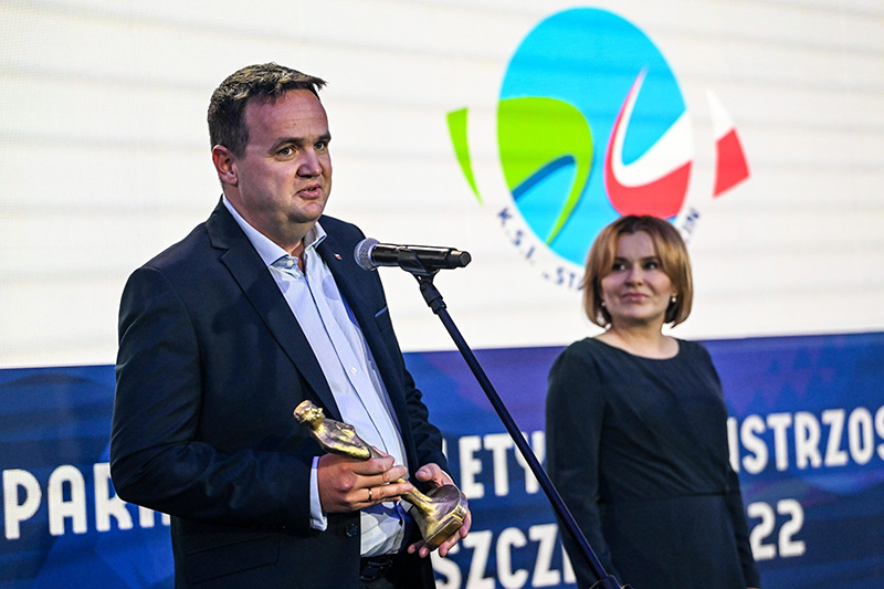 Tomasz Kaźmierczak odbiera nagrodę za wydarzenie roku