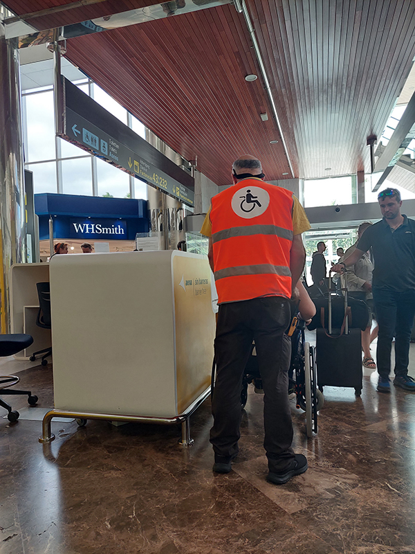 Punkt obsługi osób z niepełnosprawnością na lotnisku na Teneryfie