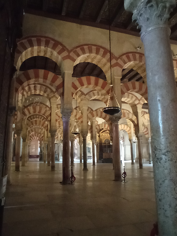 Mezquita w Kordobie - labirynt kolumn