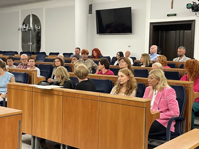 Prestiżowe wystąpienie uczestników tarnowskiego WTZ im. Jana Pawła II Fundacji REPI w Senacie